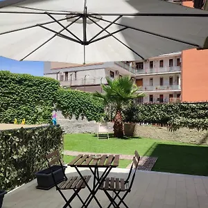  Appartamento Incantevole Con Parcheggio E Giardino Italia